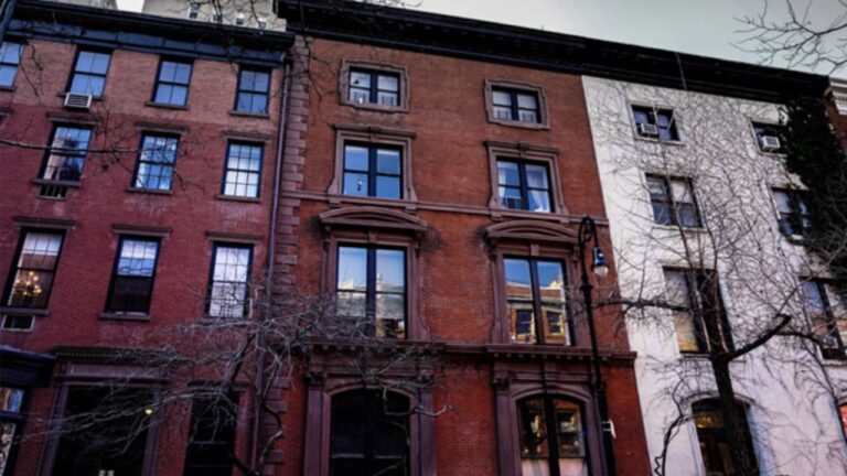 The Story Behind This Haunted Apartment in New York is Terrifying